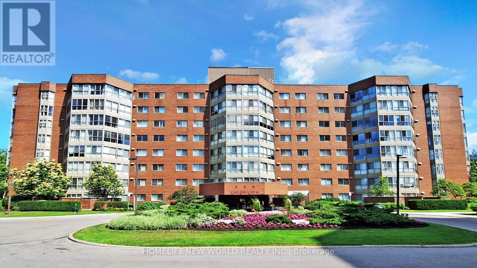 604 5 Weldrick Rd W, Richmond Hill, ON L4C 8S9