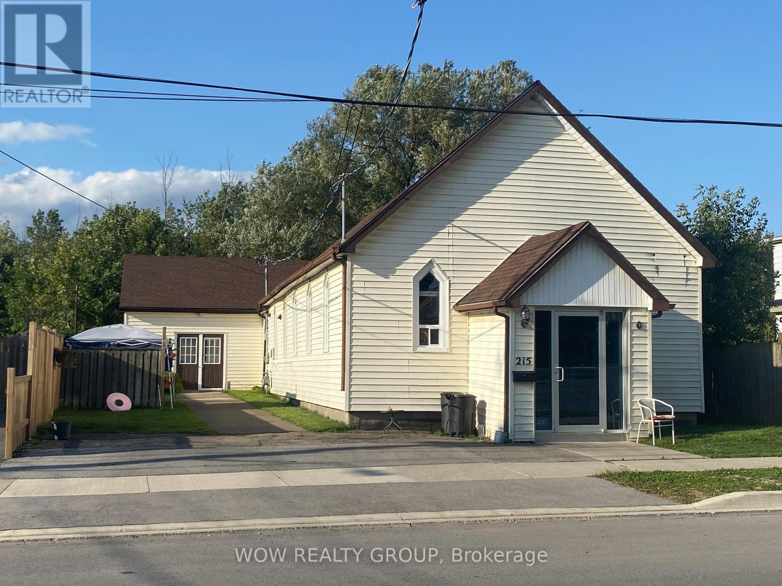 215 Broadway Ave, Welland, ON L3C 5L7