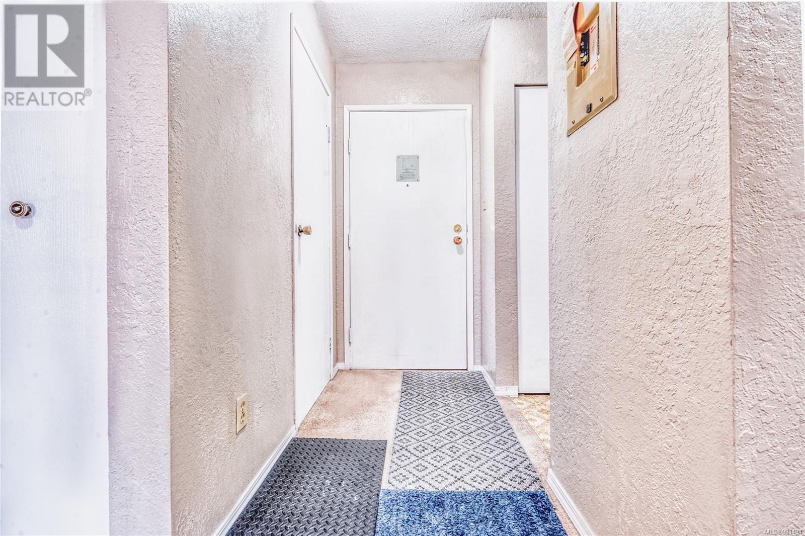 3235 Quadra St Unit 210 St, Saanich, BC V8X 1G4