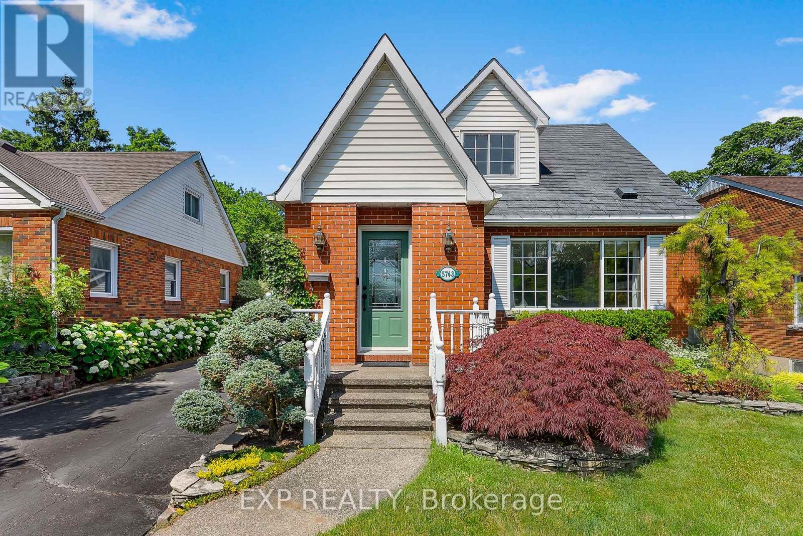 5743 Lowell Ave, Niagara Falls, ON L2G 4E4
