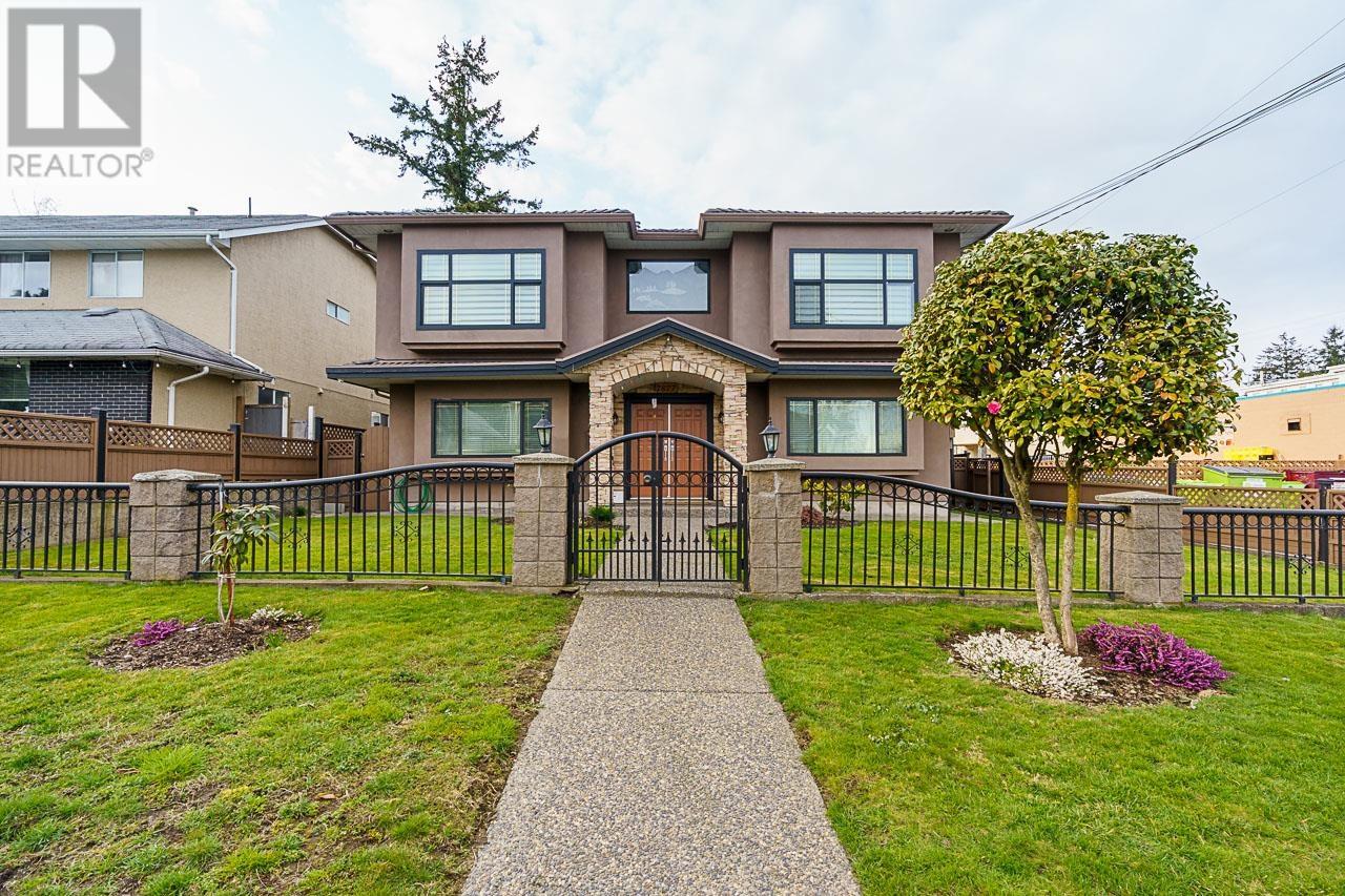 7877 15th Avenue, Burnaby, BC V3N 1W7