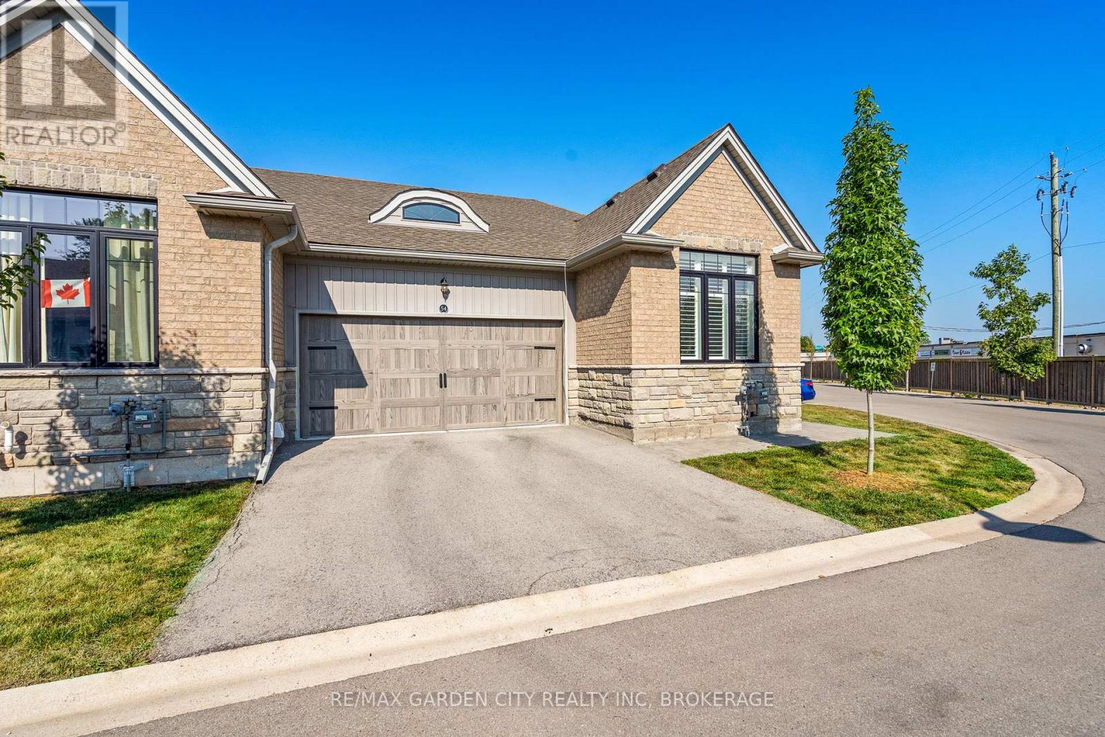 54 Borden Trl, Welland, ON L3C 0H1