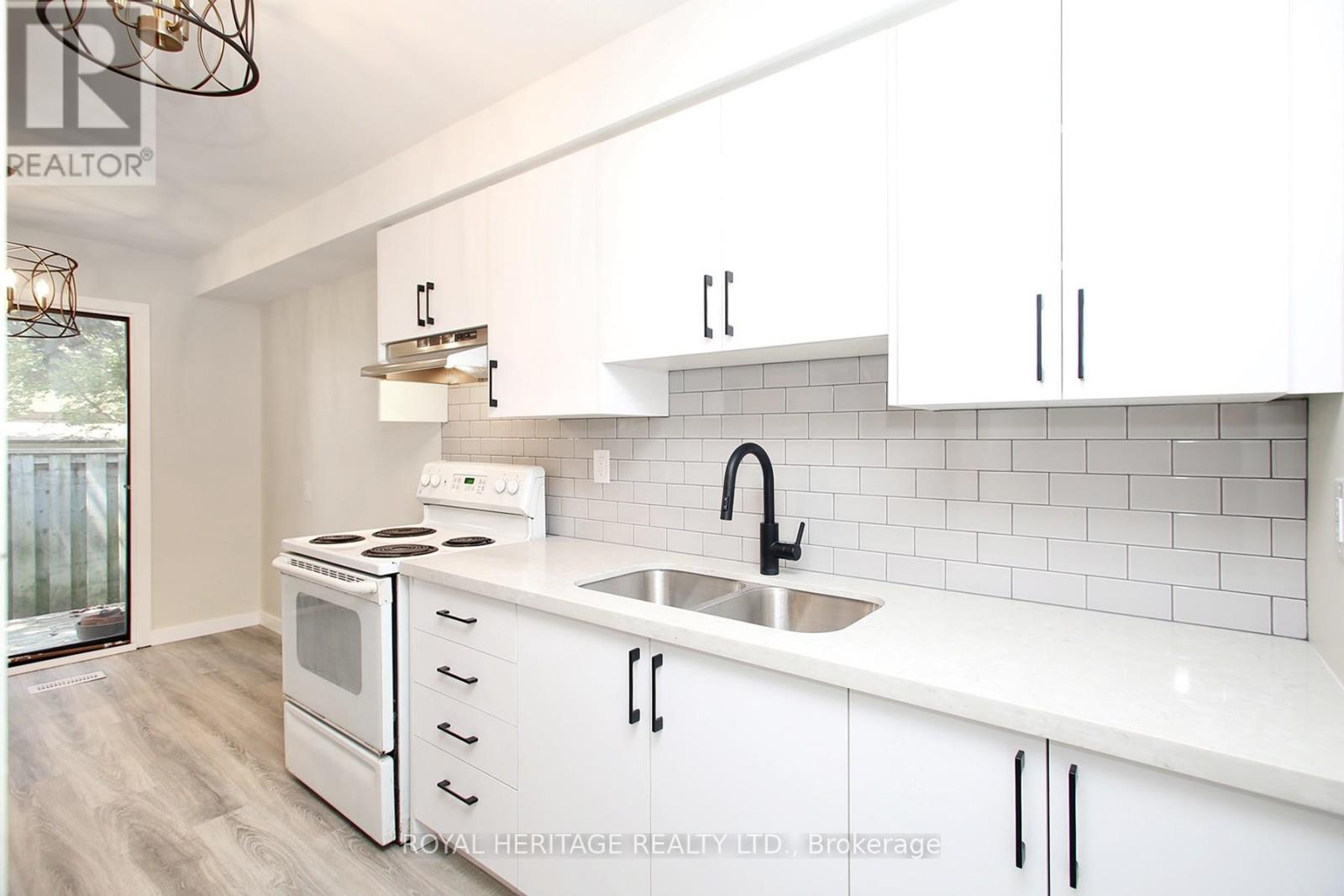 27 Parker Cres, Ajax, ON L1S 3R4