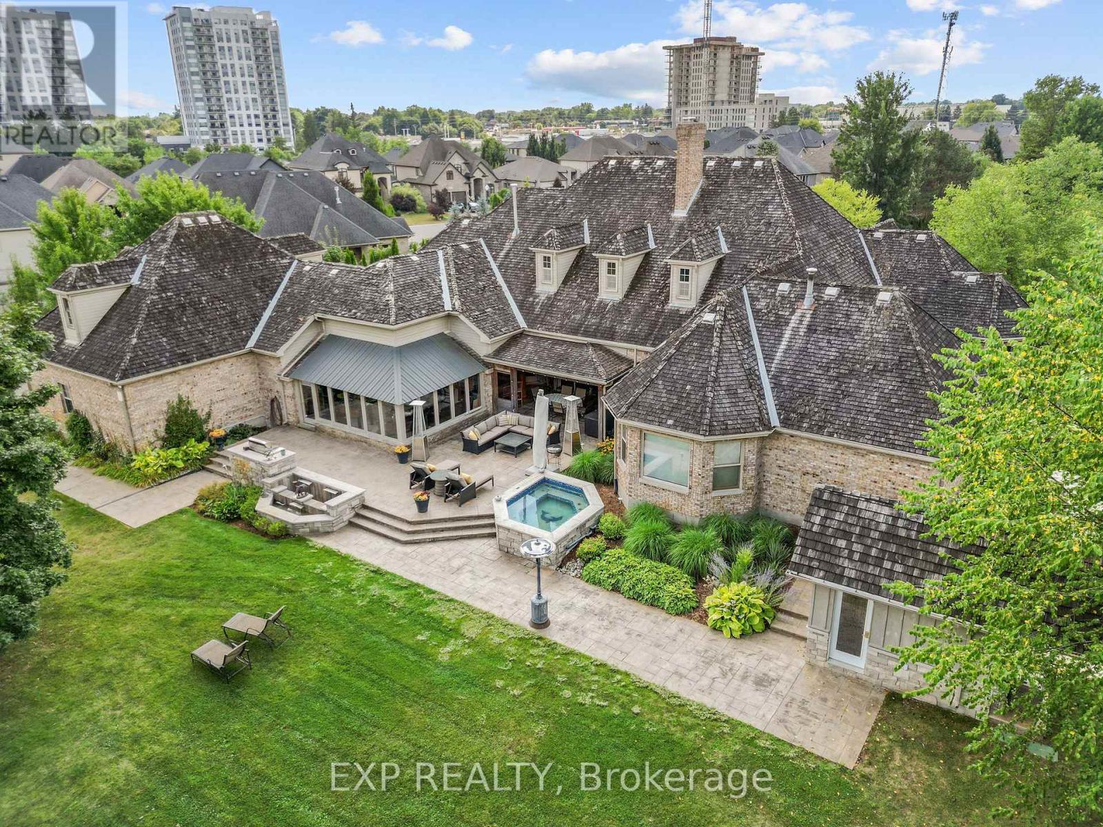 569 Franklinway Gate, London, ON N6G 5C8