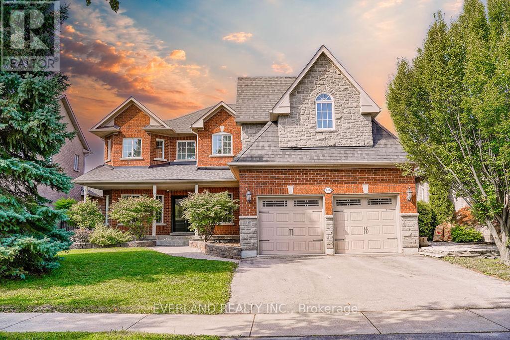 618 Foxcroft Blvd, Newmarket, ON L3X 1N4