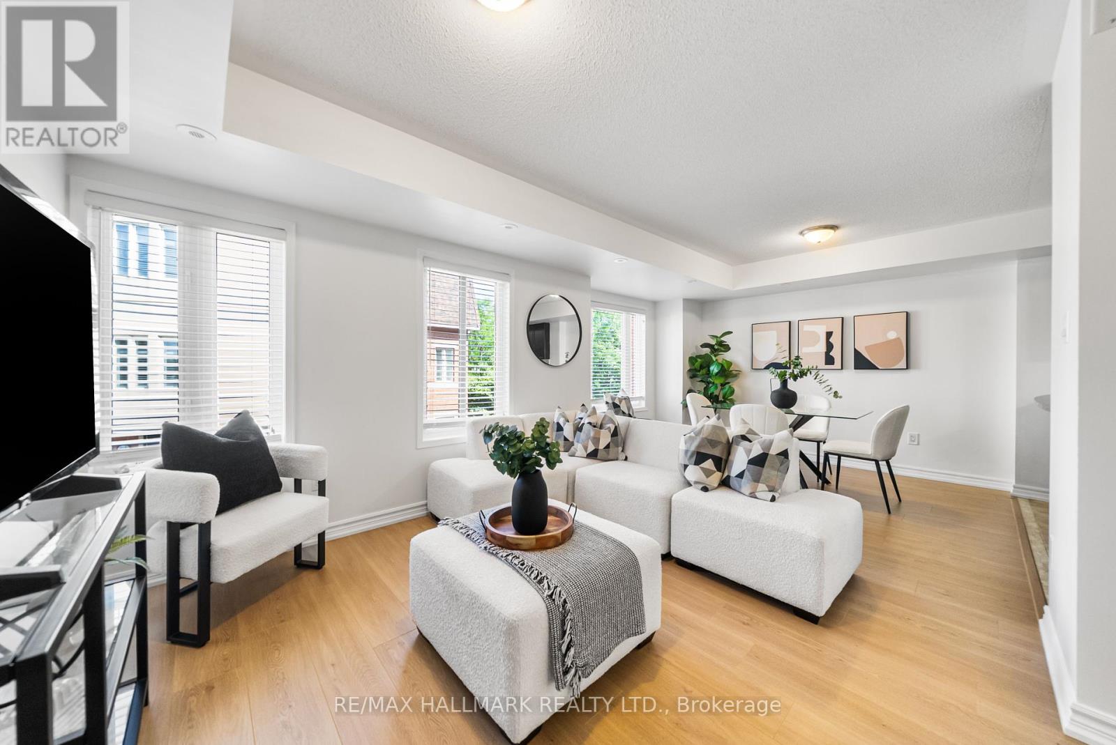 213 308 John St, Markham, ON L3T 0A7