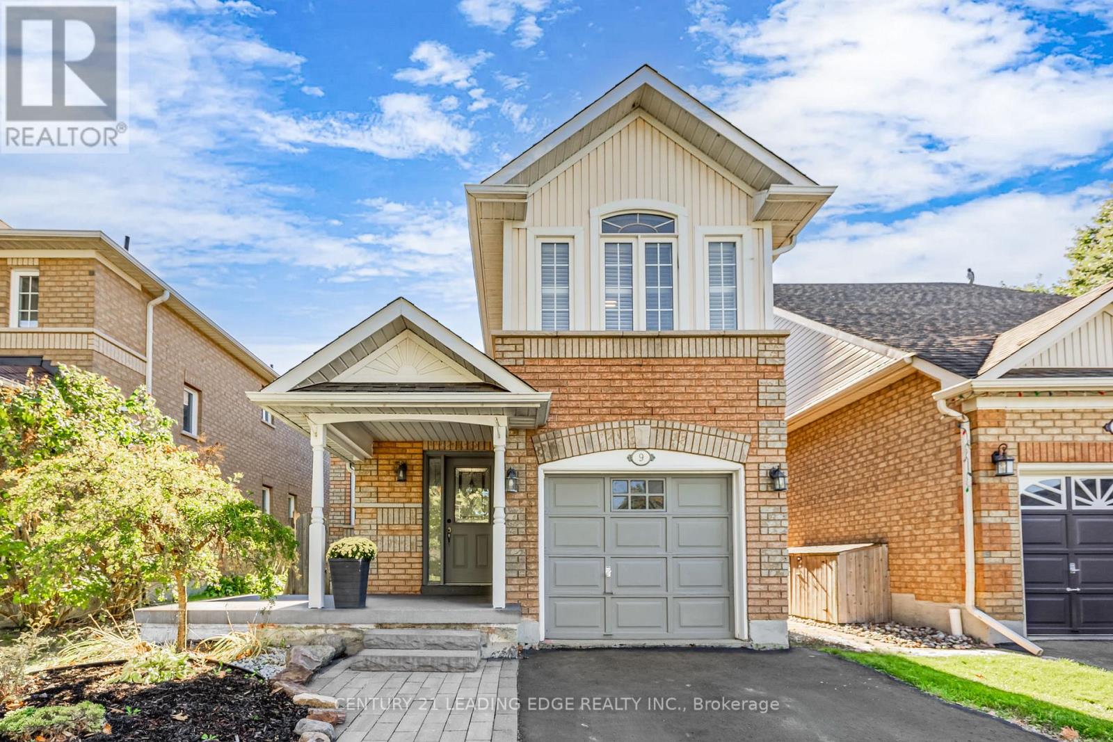 9 Portage Trl, Whitby, ON L1N 9R4