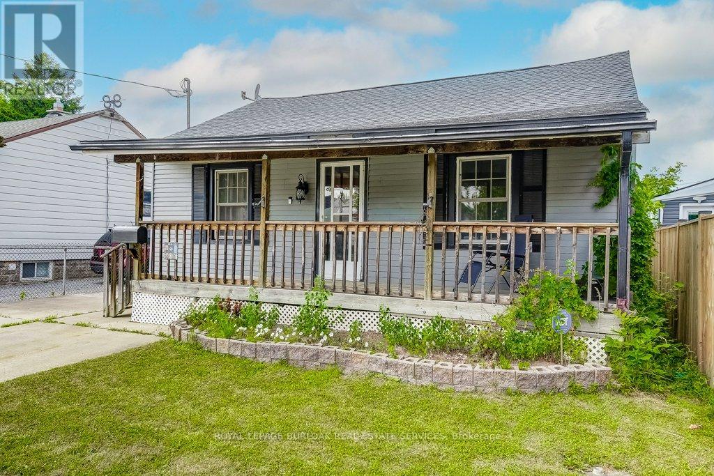 4 Hilda St, St. Catharines, ON L2S 1Z8