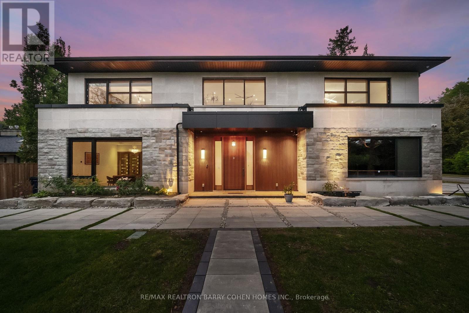 28 Brian Cliff Dr, Toronto, ON M3B 2G2