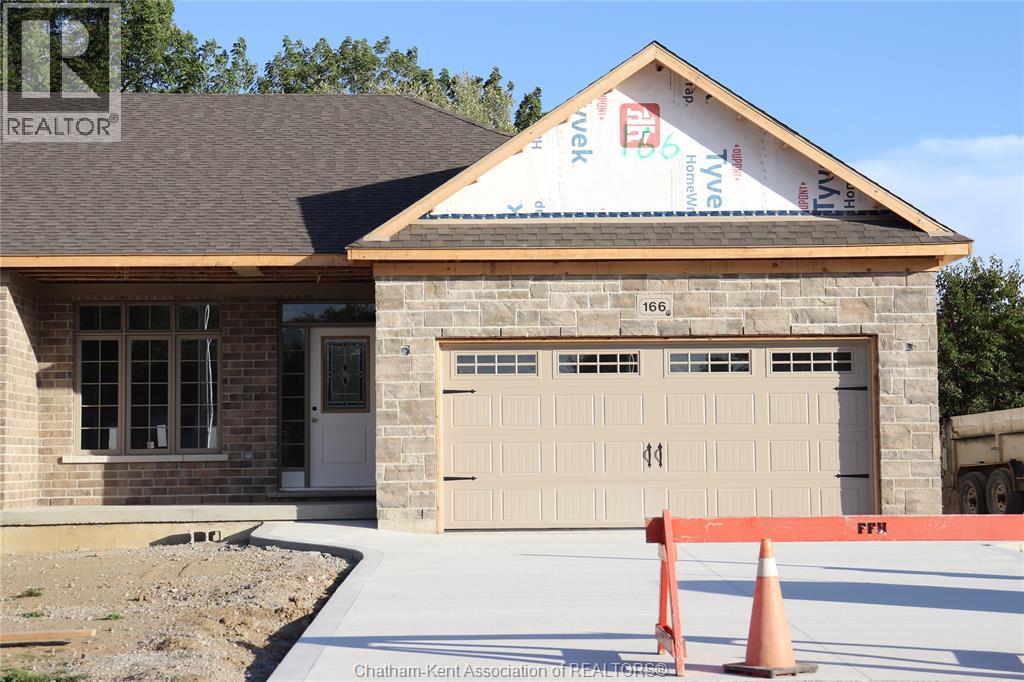 166 Lanz Blvd, Chatham-Kent, ON N0P 1A0