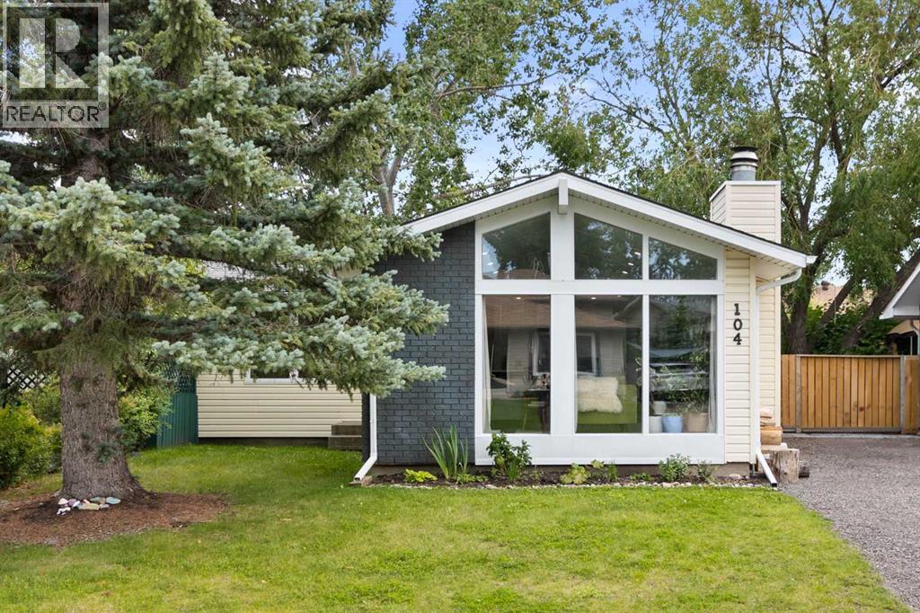 104 Thorson Cres, Okotoks, AB T1S 1C8