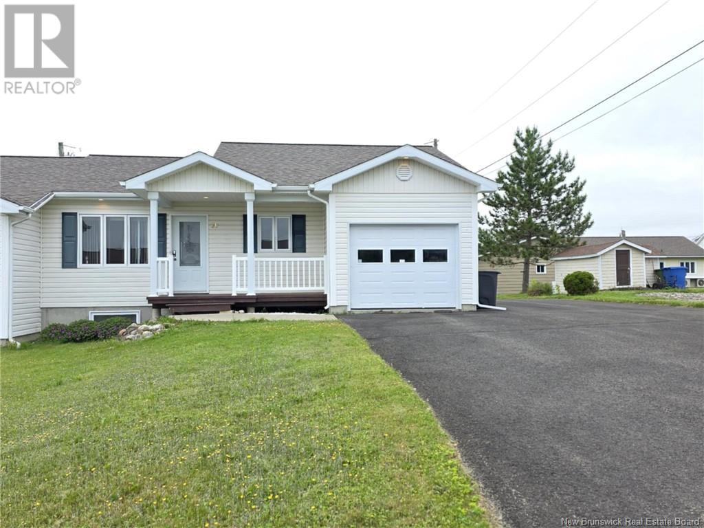 86 Mockler St, Grand Falls, NB E3Y 1A6