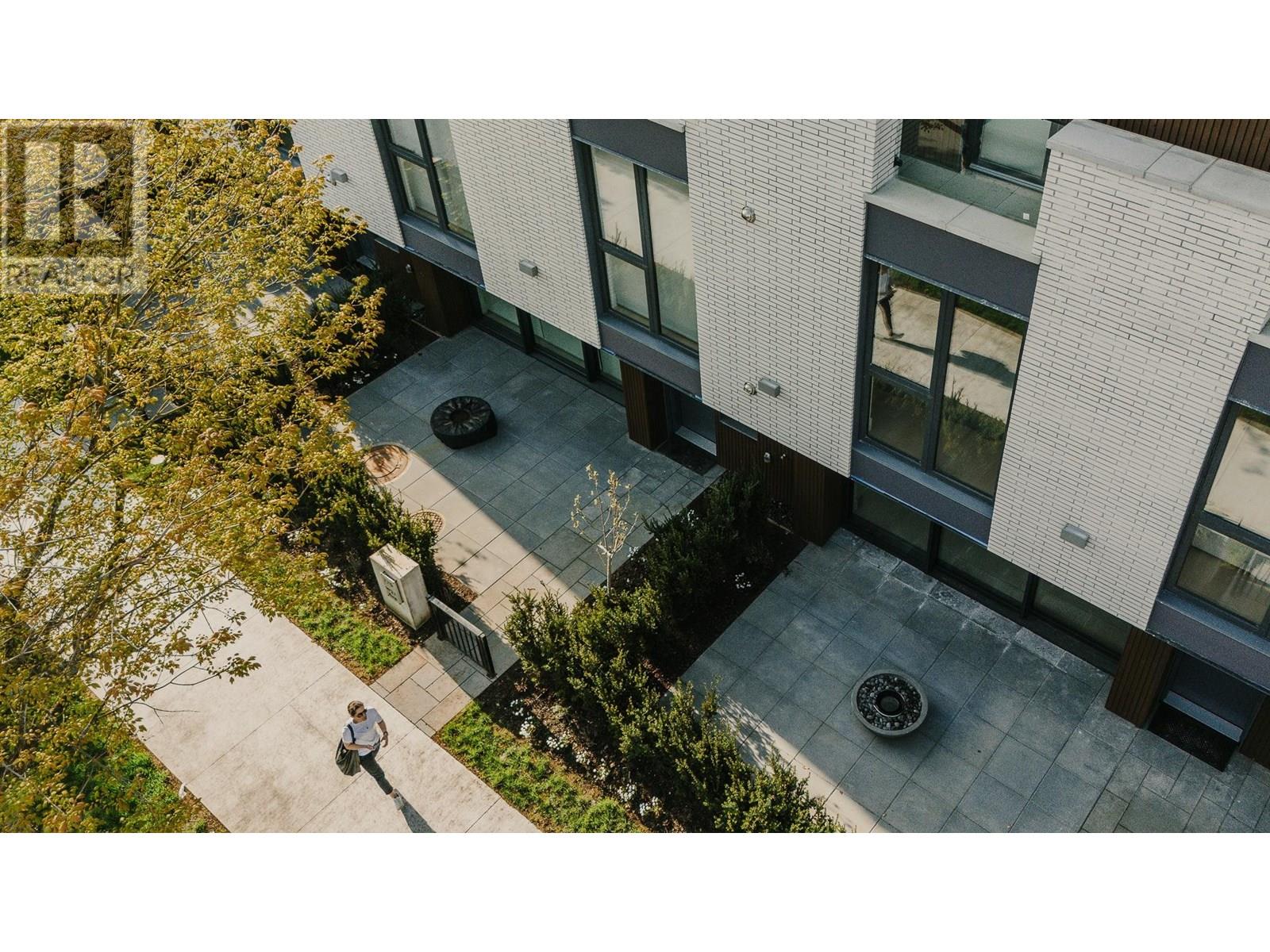 772 W 27th Ave, Vancouver, BC V5V 2K9