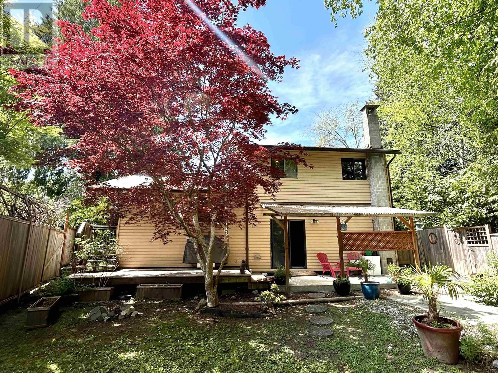 729 Maplewood Ln, Gibsons, BC V0N 1V8
