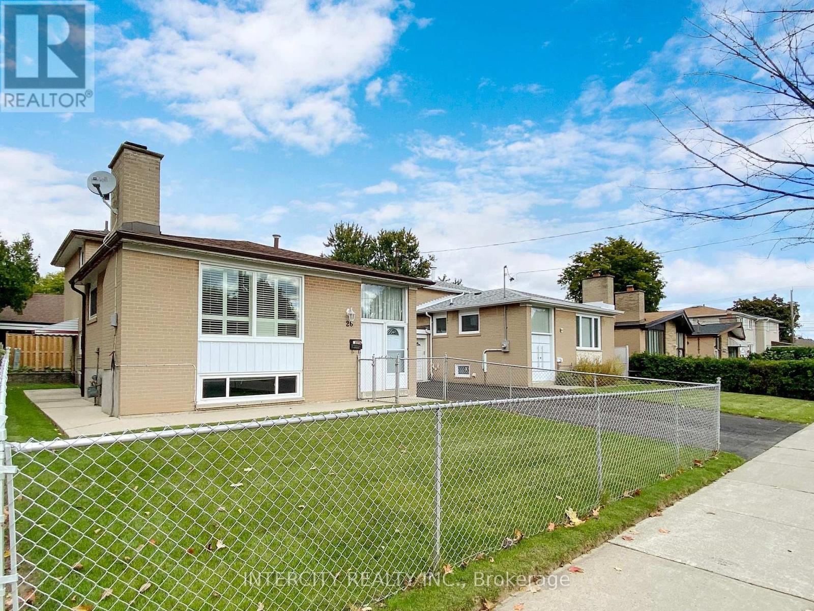 26 Donnalyn Dr, Toronto, ON M2R 2R7