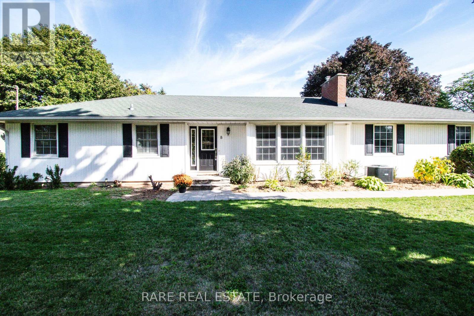 8 Brookside Ave, Grimsby, ON L3M 1W1