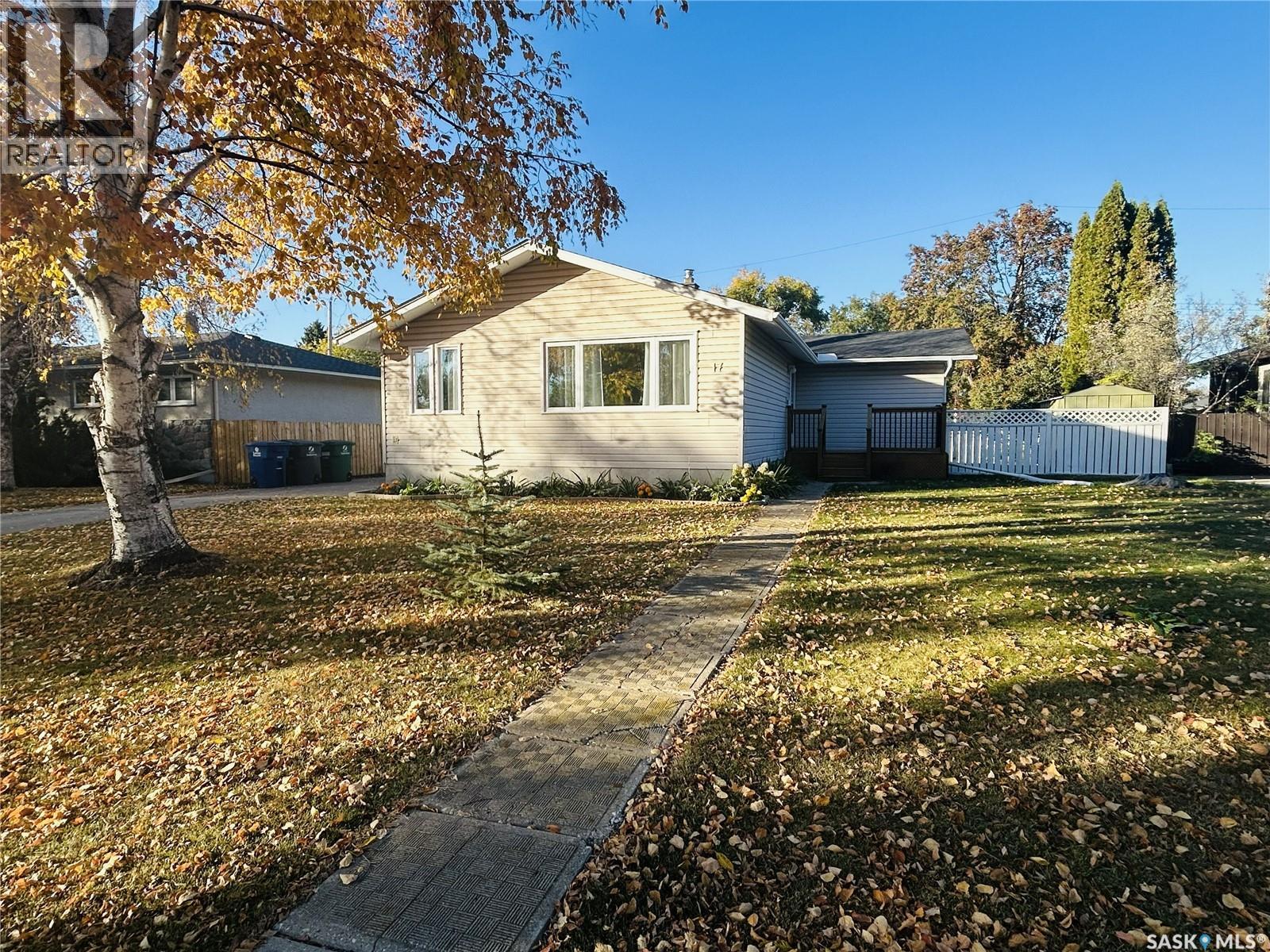 17 Mitchell St, Saskatoon, SK S7H 3E9