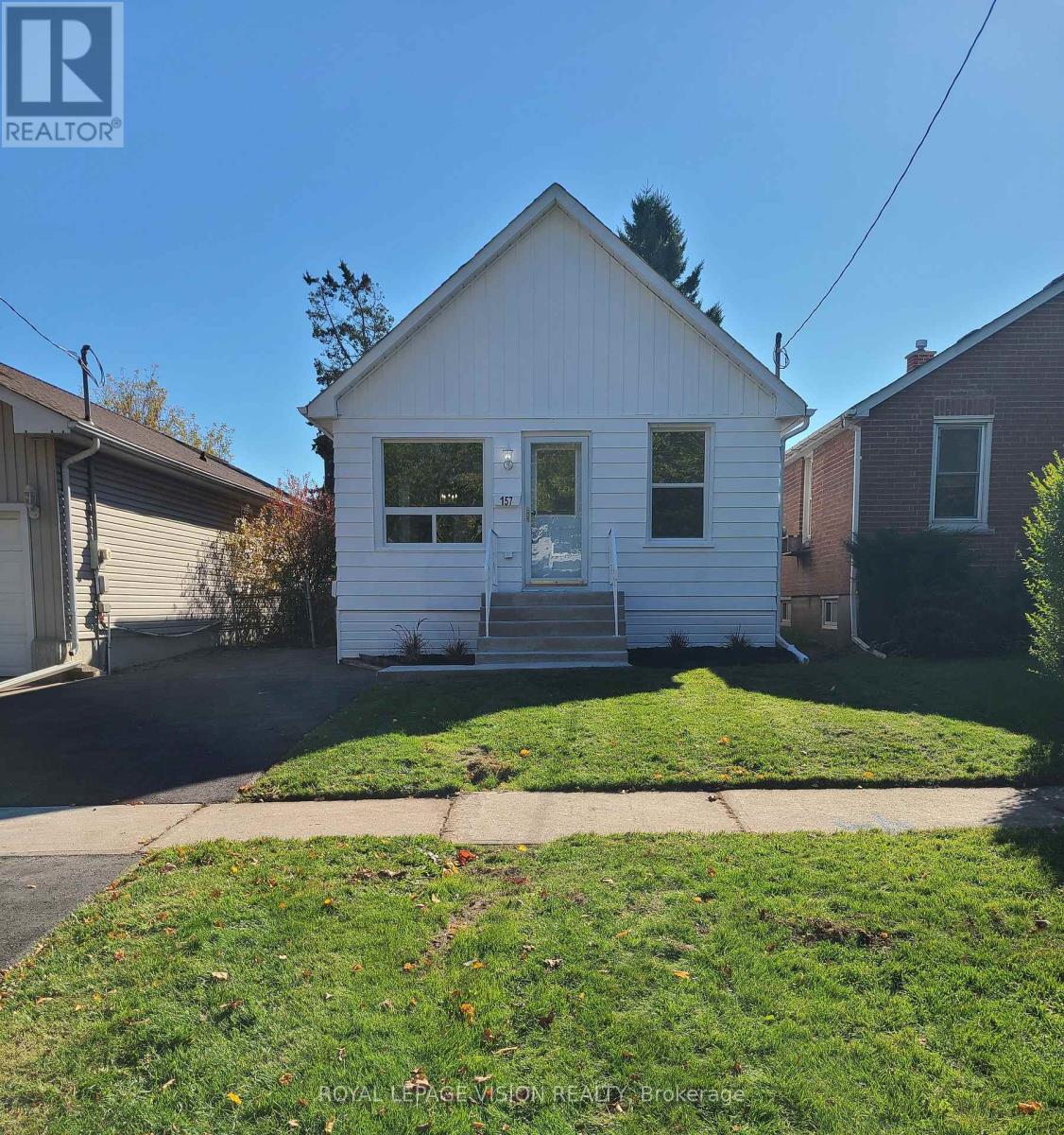 157 College Ave, Oshawa, ON L1J 1R3