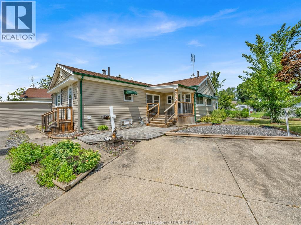 245 Beverly, Essex, ON N8M 2B4