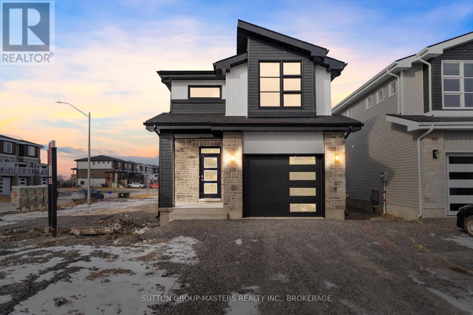 204 Superior Dr, Loyalist Amherstview, ON K7N 0E8