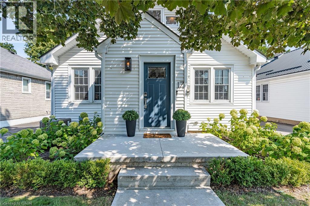 17 Davis St W, Norfolk County, ON N3Y 2R2