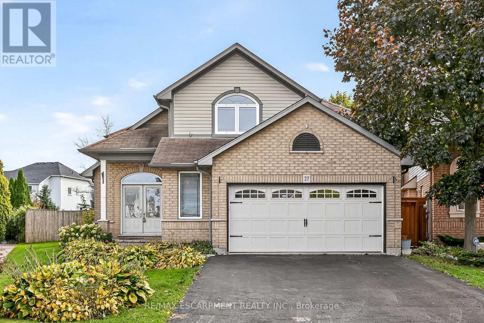 27 Surrey Dr, Hamilton, ON L9K 1L9