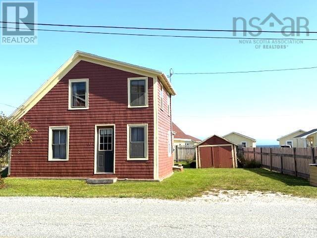 17 Locke St, Lockeport, NS B0T 1L0