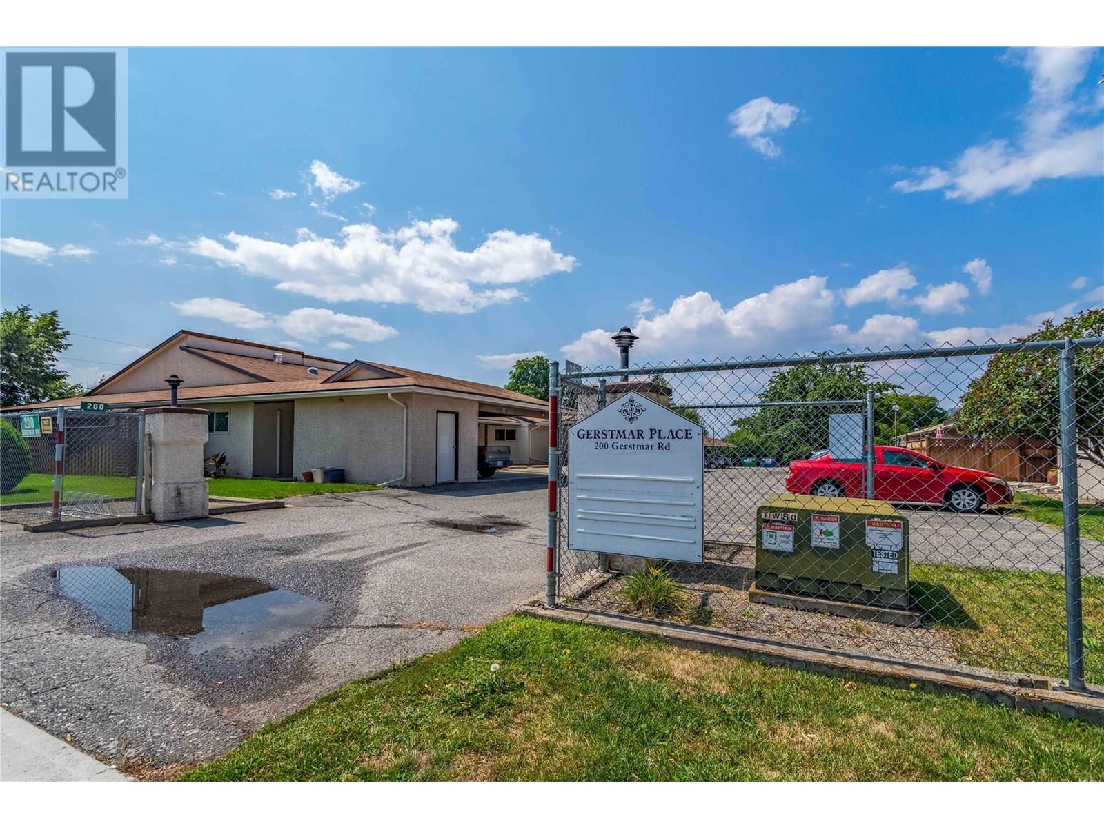 200 Gerstmar Road Unit 10, Kelowna, BC V1X 4A7