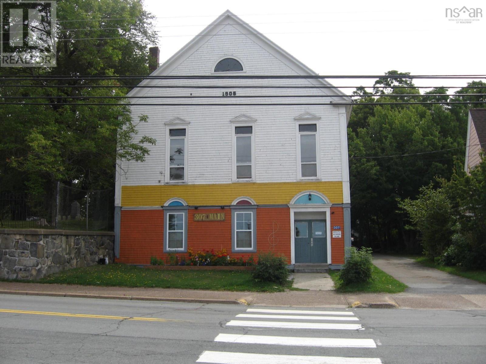 307 Main St, Liverpool, NS B0T 1K0
