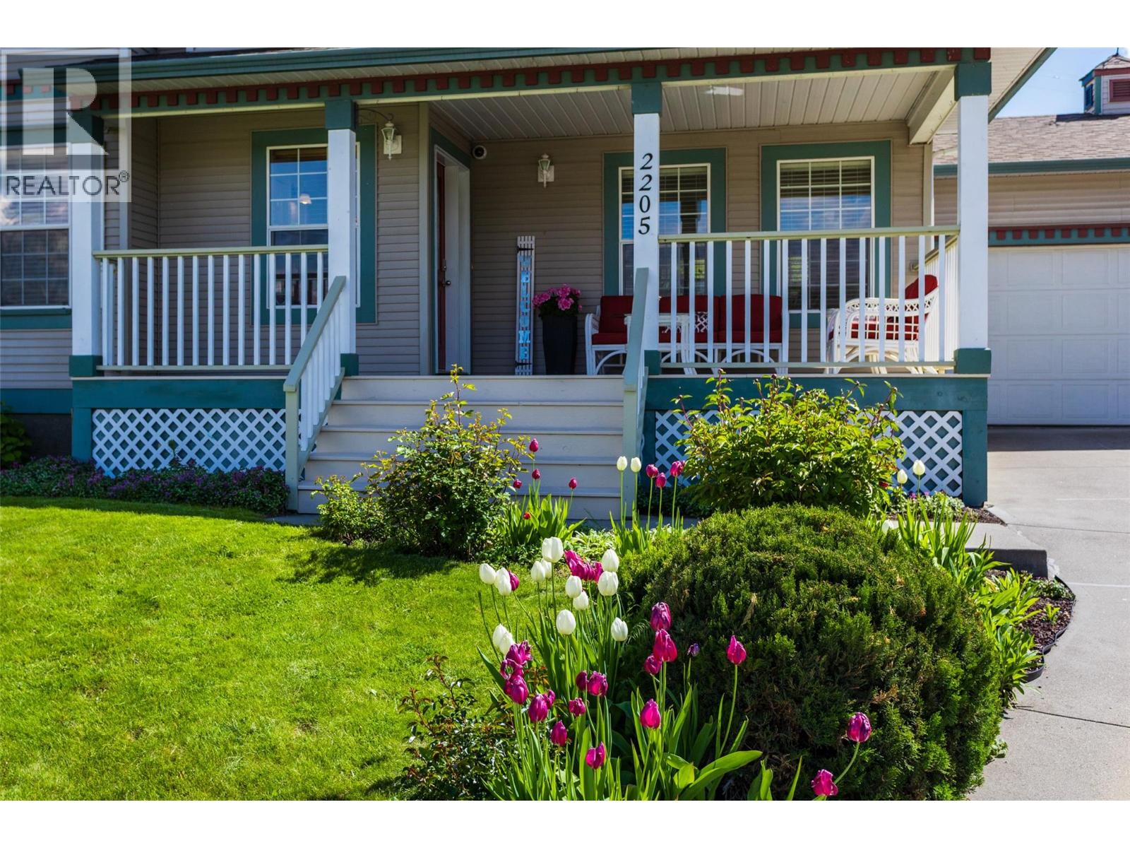 2205 Canary Pl, Vernon, BC V1H 1R3