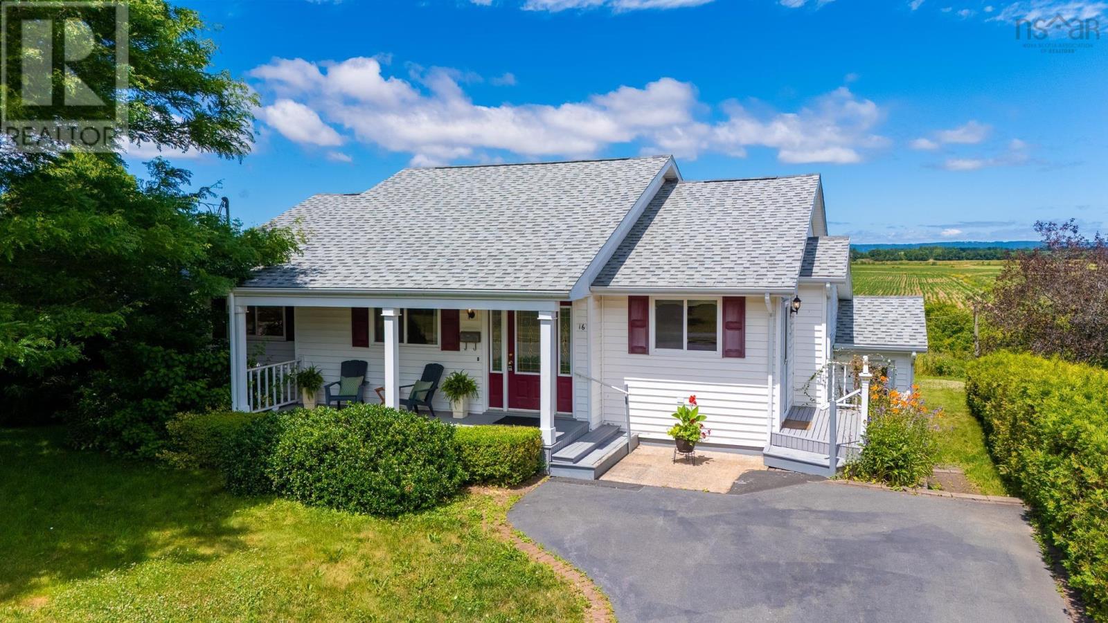 16 Marsh Hawk Dr, Wolfville, NS B4P 1B2