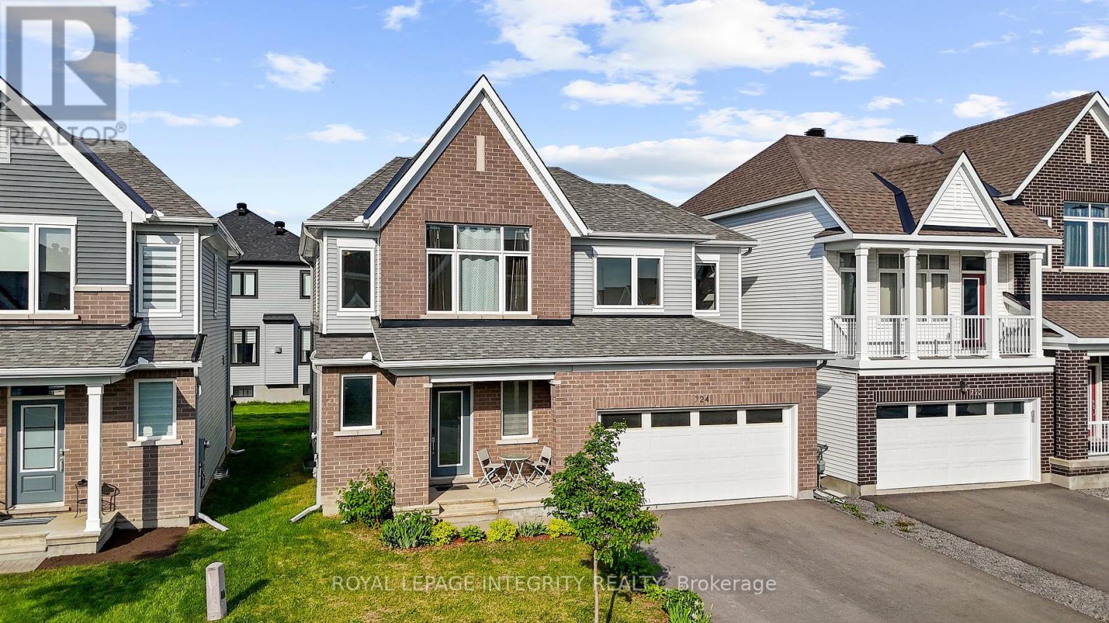 724 Vennecy Ter, Ottawa, ON K1W 0N3