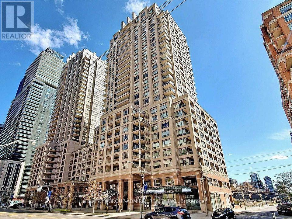 905 909 Bay St, Toronto, ON M5S 3G2