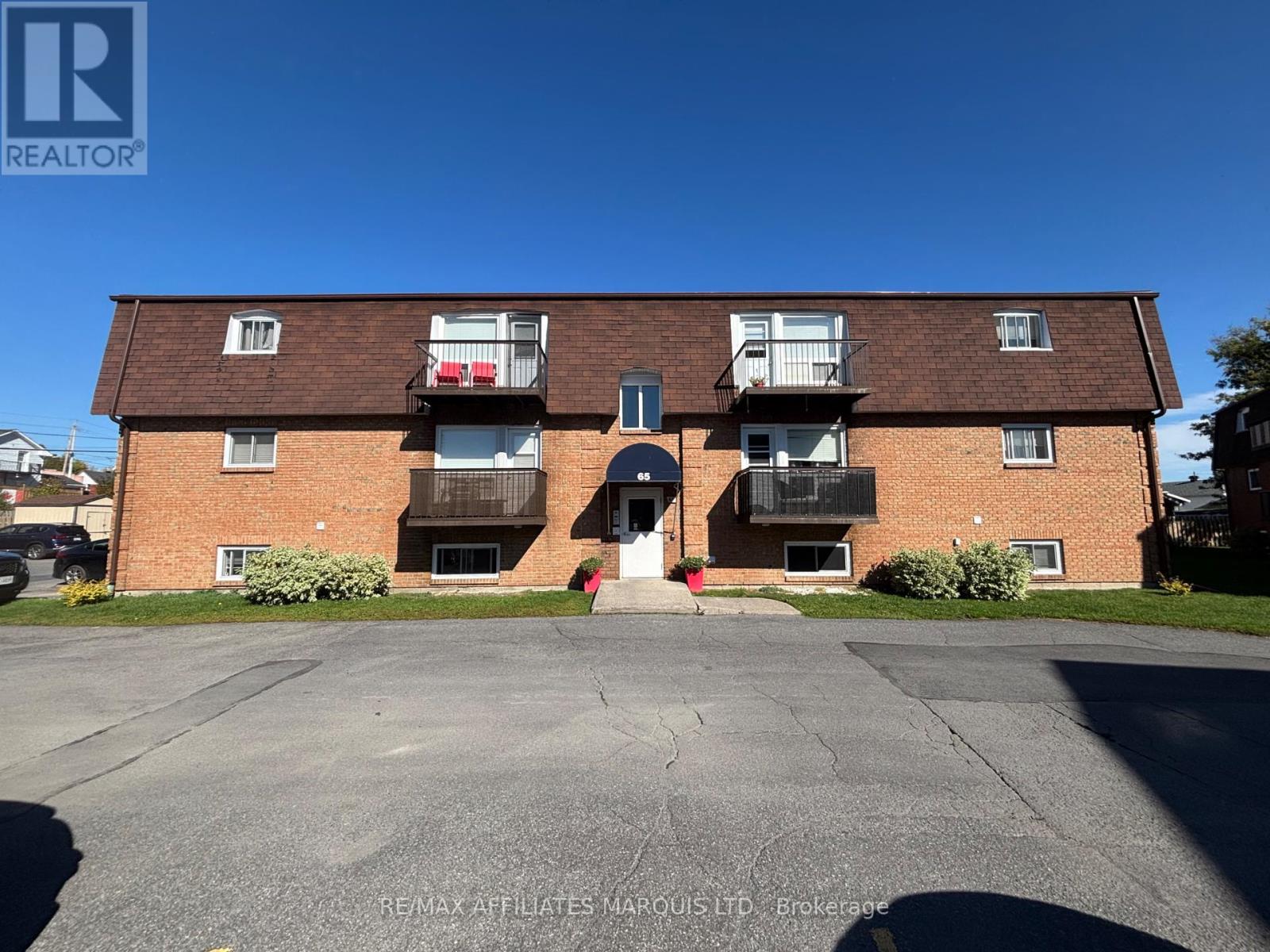 4 65 Race St, Cornwall, ON K6H 1G7