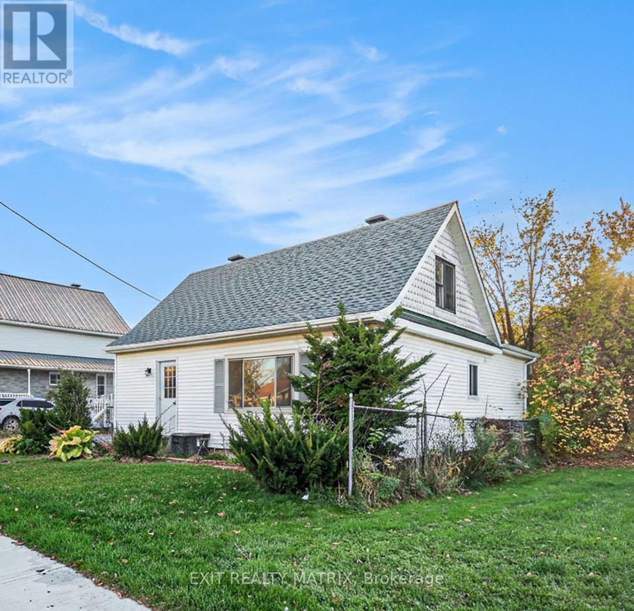 3498 Sarsfield Rd, Ottawa, ON K0A 3E0