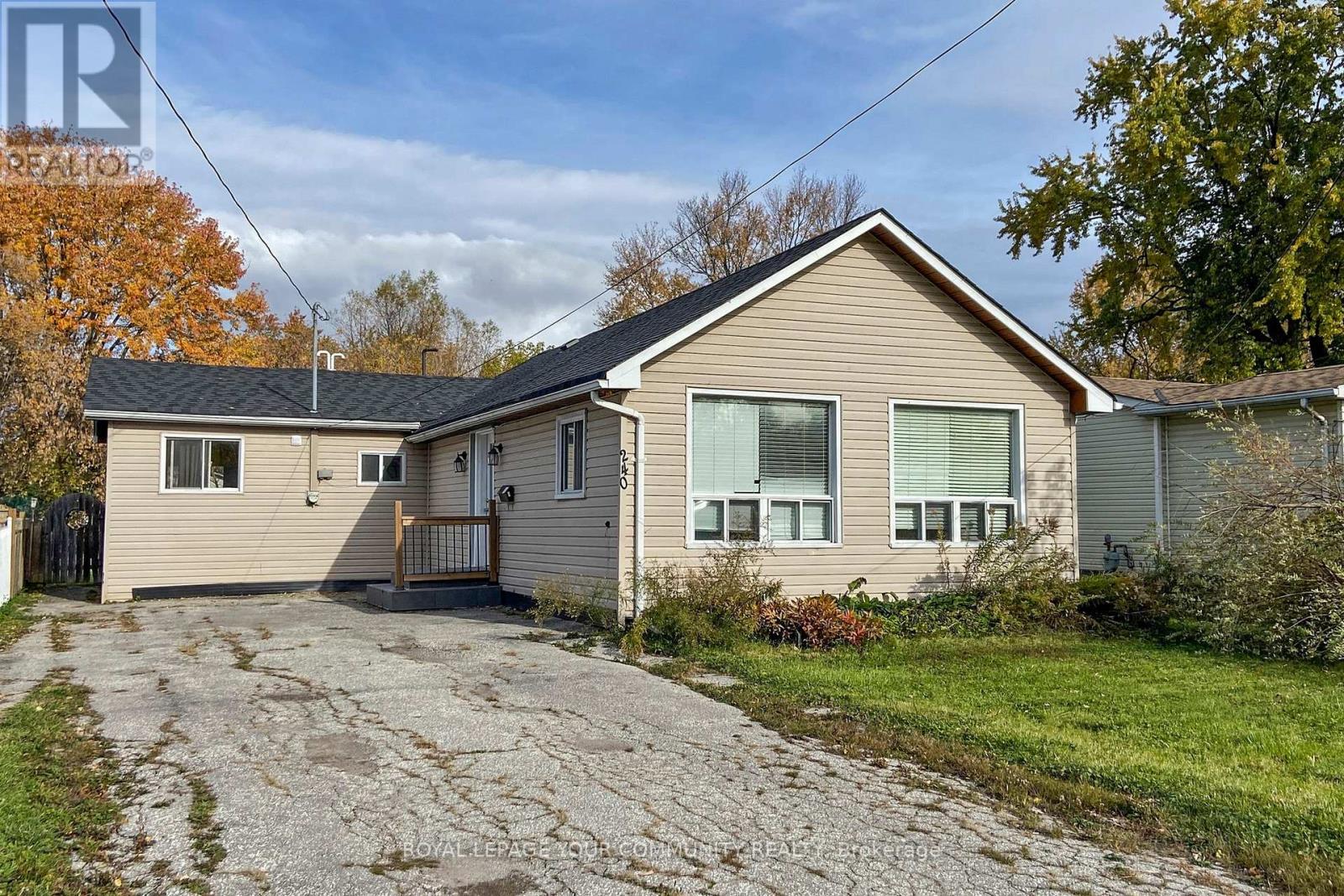 240 Royal Rd, Georgina, ON L4P 2T8