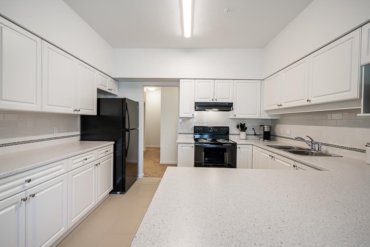 13911 70 Avenue Unit 202, Surrey, BC V3W 6B4