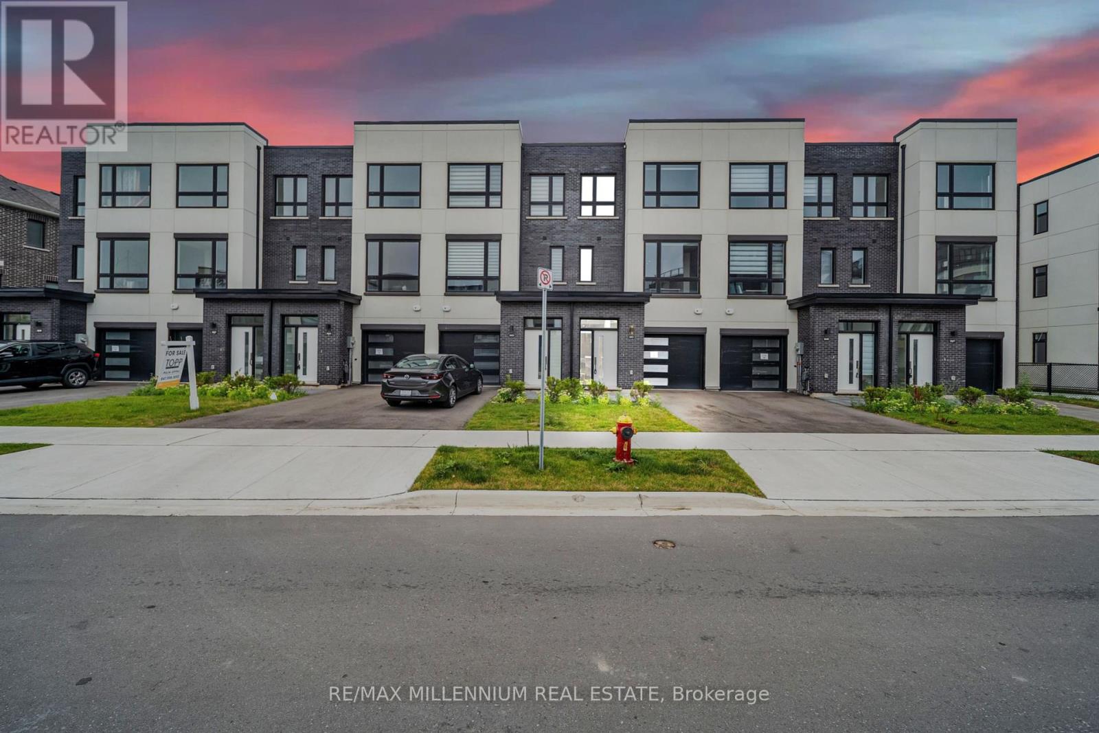 3051 Trailside Dr, Oakville, ON L6M 4M2