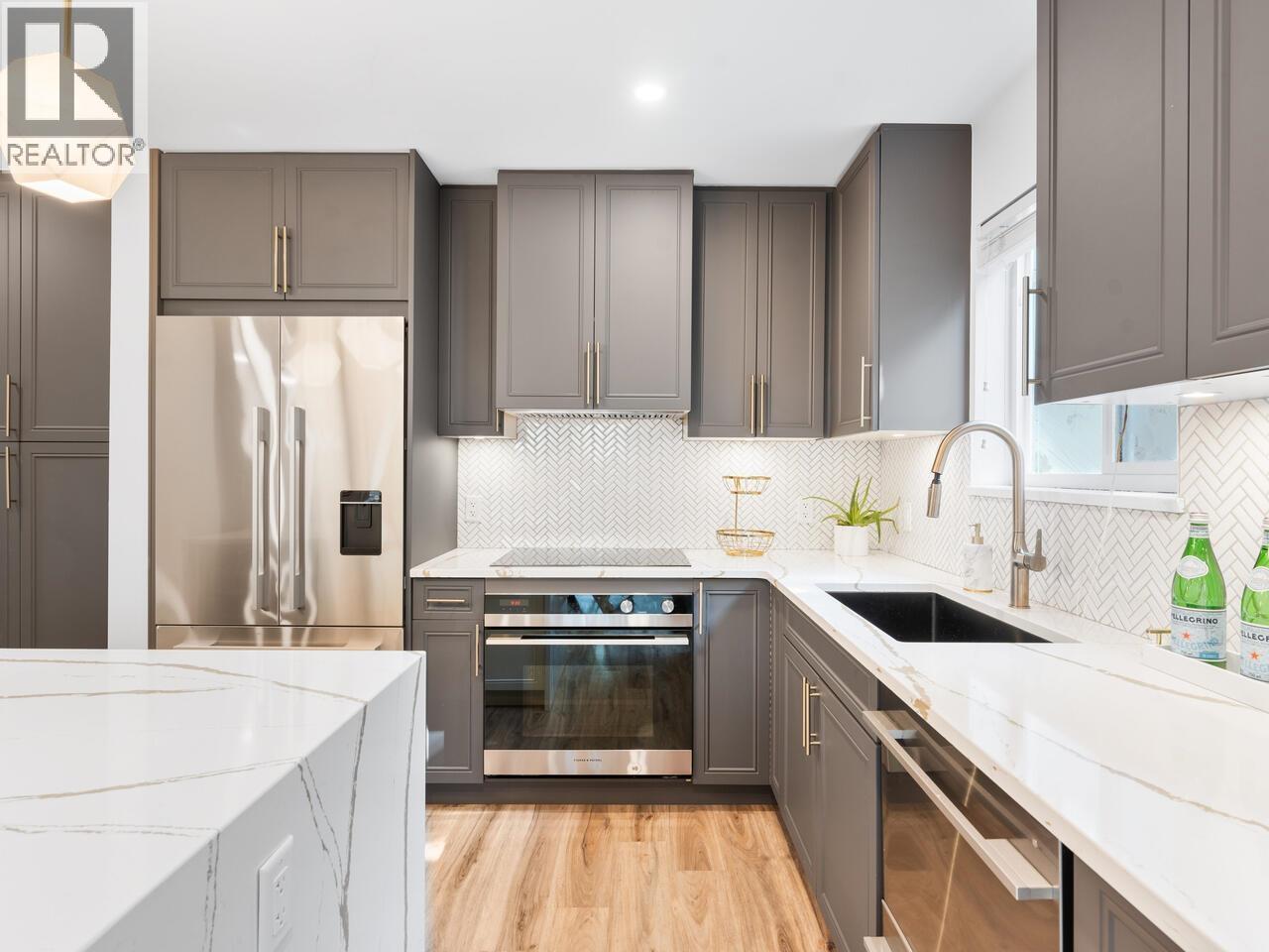 848 W 16th Street Unit 6, North Vancouver, BC V7P 1R3