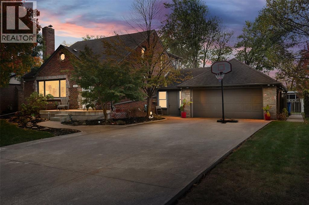 2925 Alexandra Ave, Windsor, ON N9E 2J8