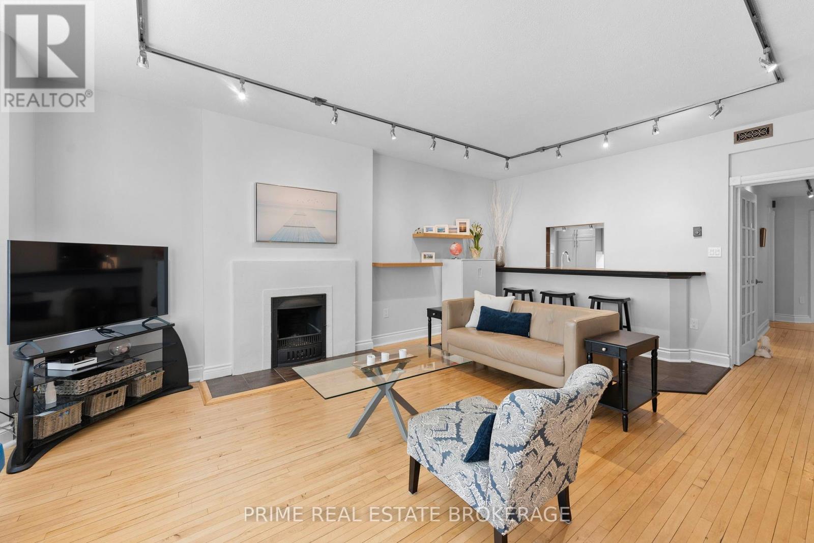 304 460 Wellington St, London, ON N6A 3P8