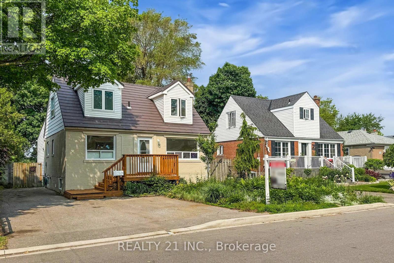 98 Natal Ave, Toronto, ON M1N 3V6