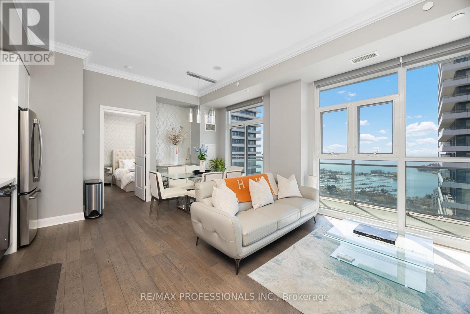 33 Shore Breeze Dr, Toronto, ON M8V 0G1