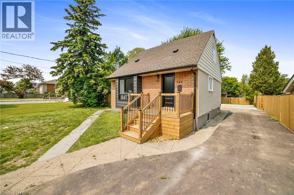 784 Upper Gage Dr, Hamilton, ON L8V 4K4