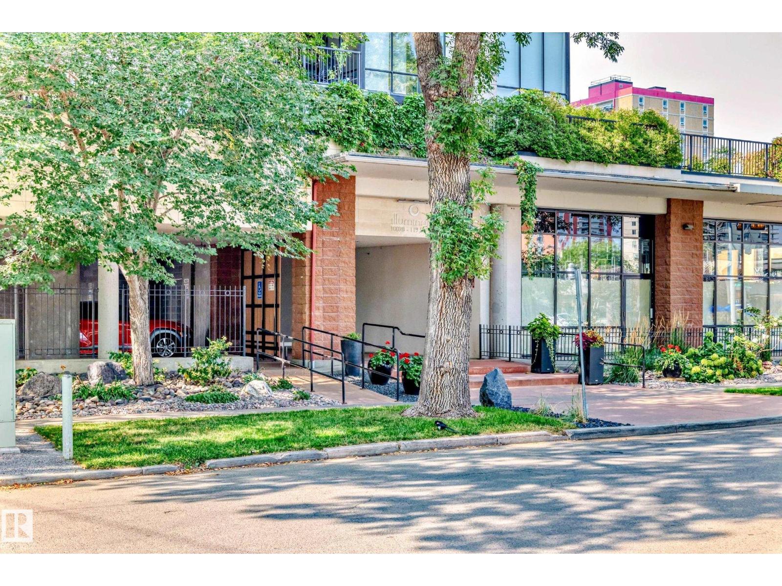 10028 119 Street Northwest #404, Edmonton, AB T5K 1Y8