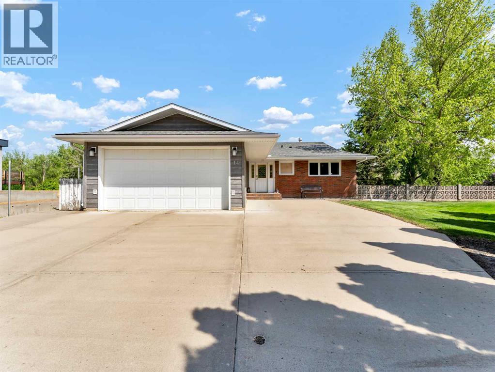 14 Finlay Ct SW, Medicine Hat, AB T1A 7M7