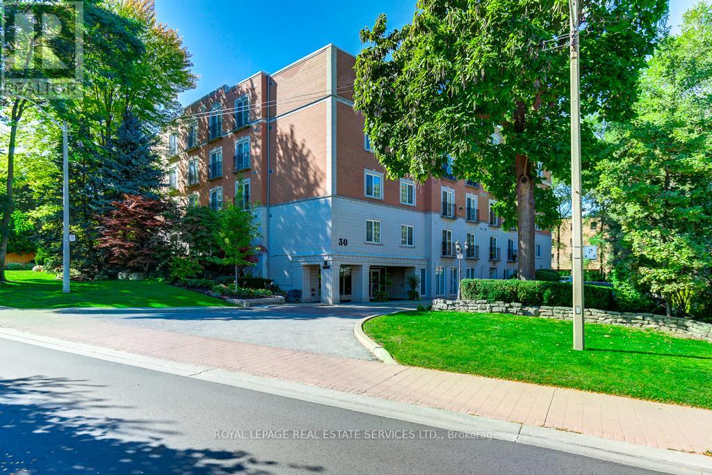 101 30 Anglesey Blvd, Toronto, ON M9A 3B5
