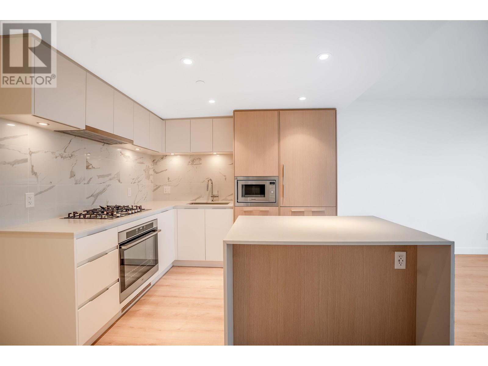 1500 Fern Street Unit 1705, North Vancouver, BC V7J 0E6