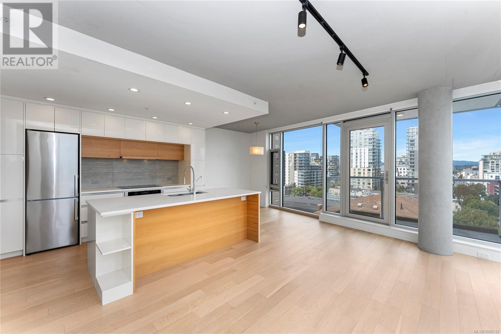 989 Johnson St Unit 804 St, Victoria, BC V8V 0E3