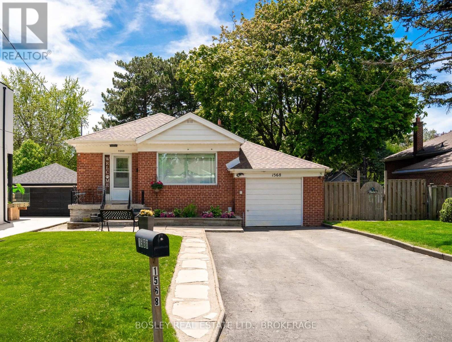 1568 Asgard Dr, Mississauga, ON L5E 2B9